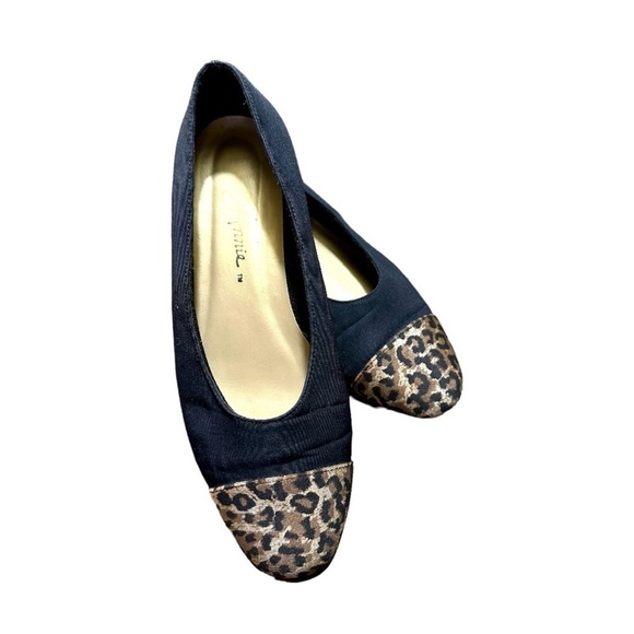 ANNIE, WOMENS FLAT SHOES. BLACK WITH ANIMAL PRINT TOE & 1/2” HEEL. USED, SIZE 8M - Picture 1 of 6